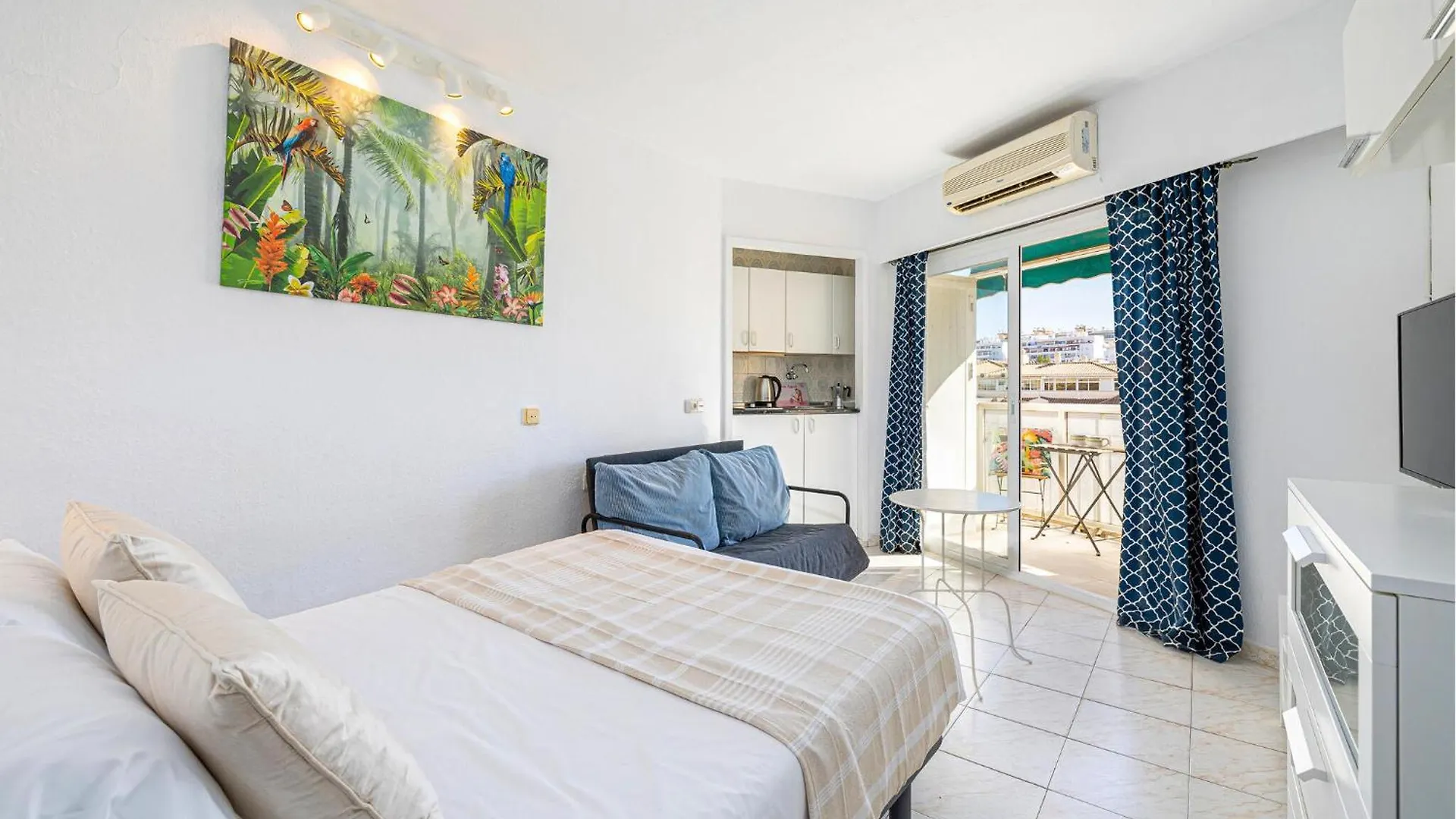 Gorgeous Apartment In Benalmadena With Swimming Pool